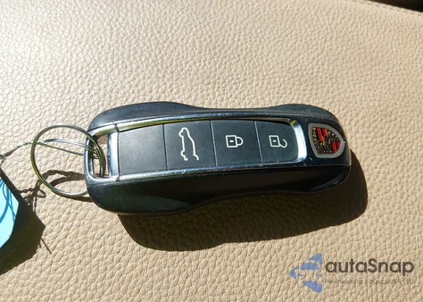 2023 Porsche Cayenne Platinum Edition z USA, uszkodzony, nr VIN WP1AA2AY4PDA00196